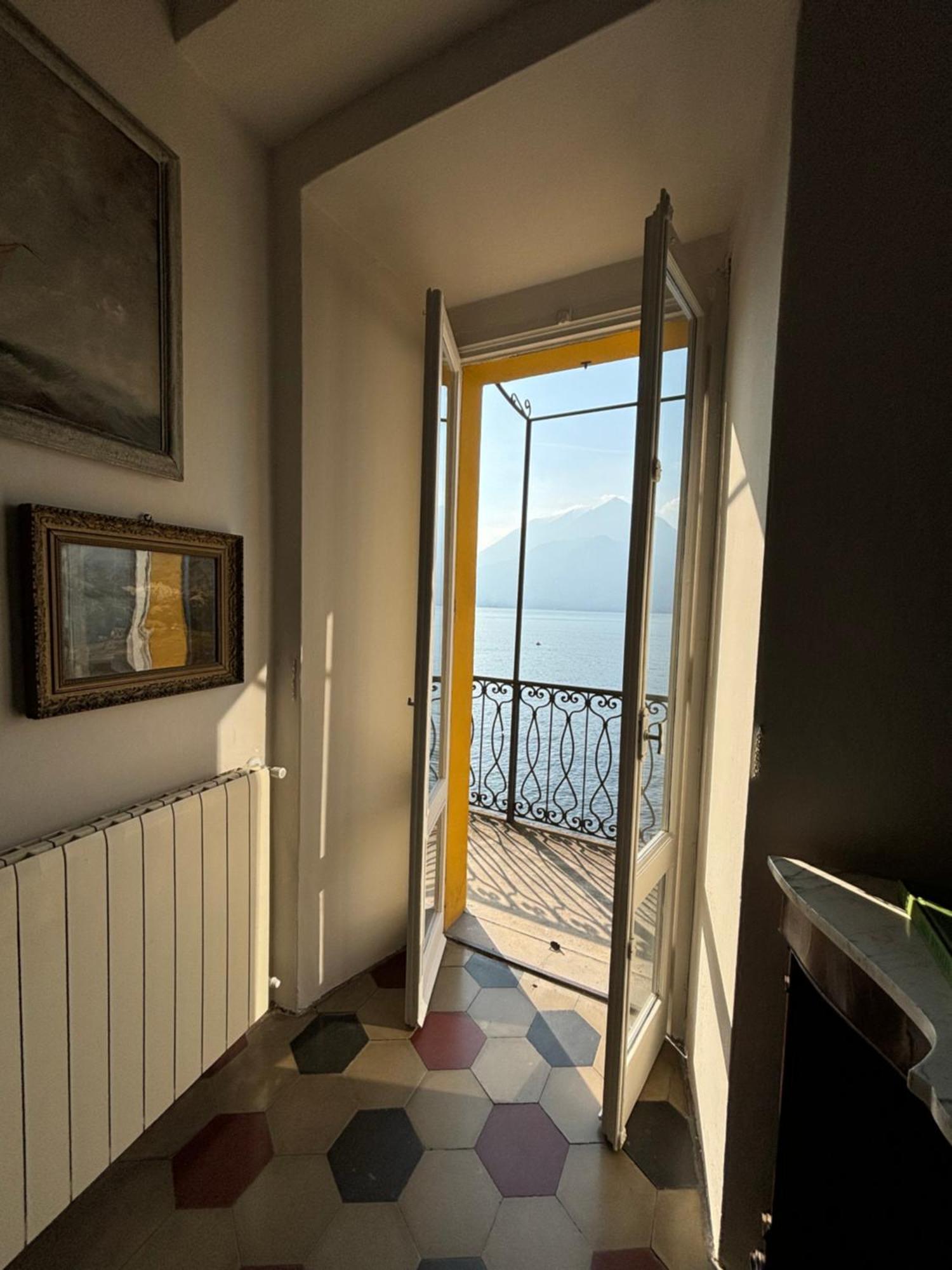 Varenna Caffe Apartment ภายนอก รูปภาพ