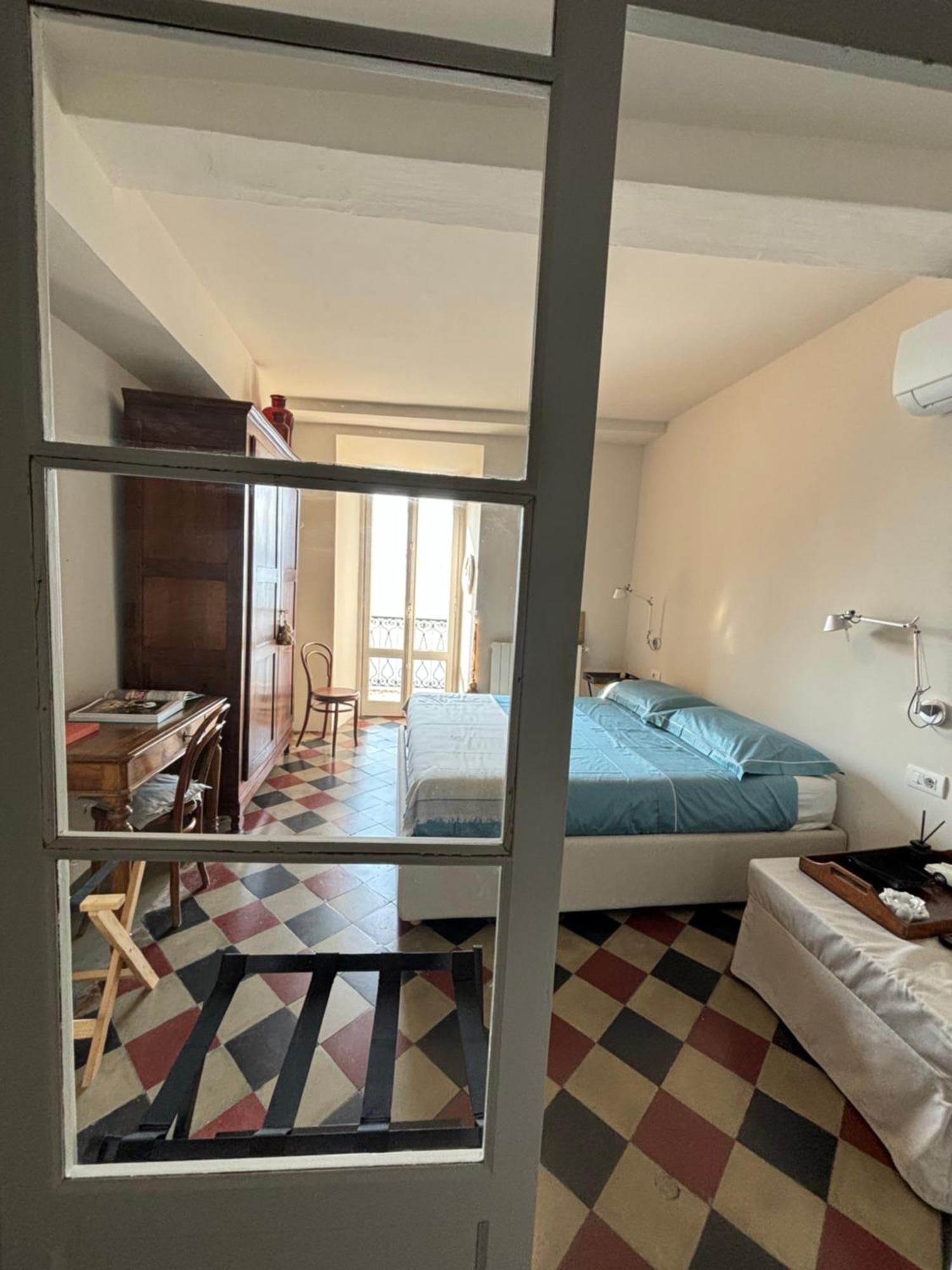 Varenna Caffe Apartment ภายนอก รูปภาพ