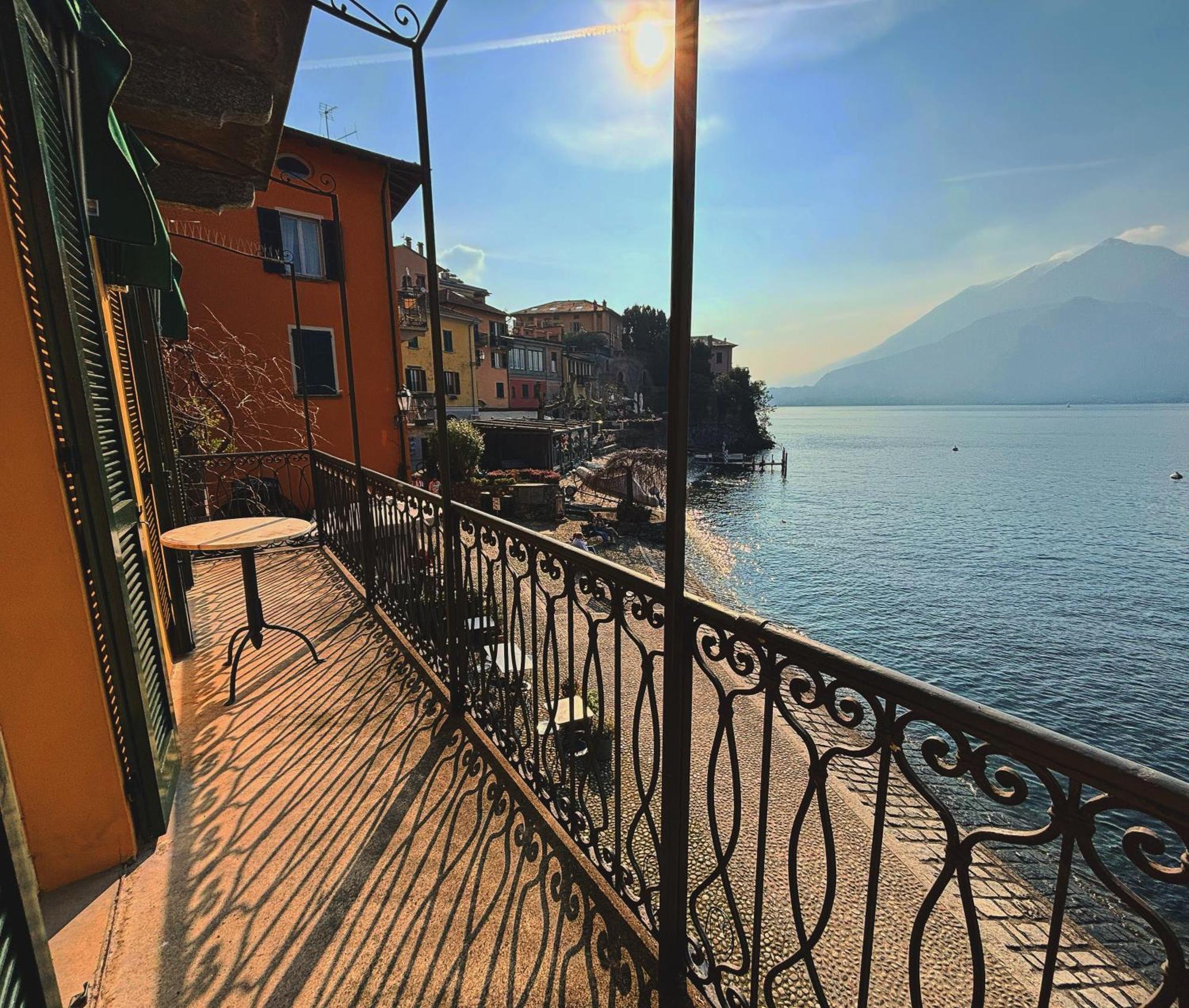 Varenna Caffe Apartment ภายนอก รูปภาพ